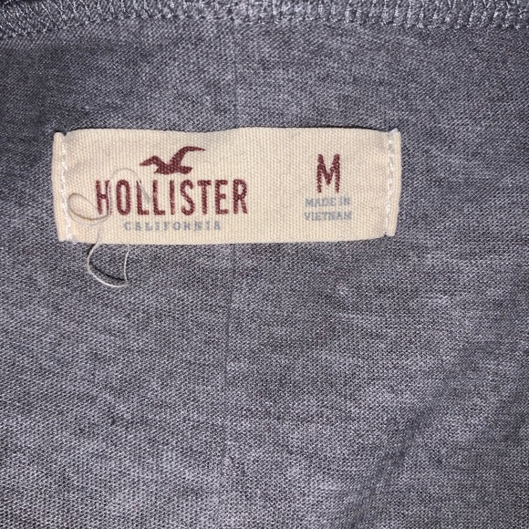 🧡50% off bundles! Grey Hollister T-shirt size medium - Picture 6 of 6
